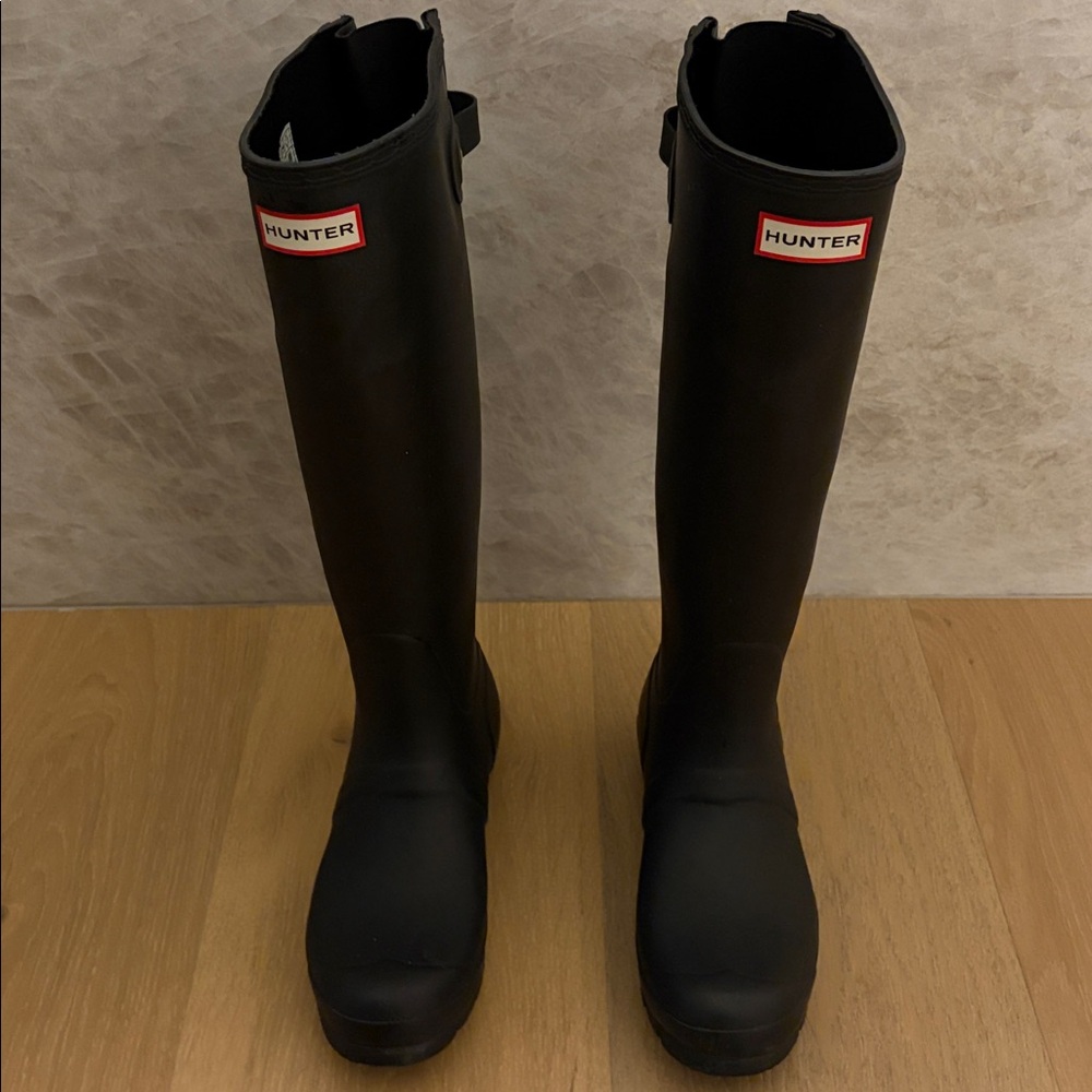 Hunter Original Tall Rain Boot, Black, Size 8, Like New - Picture 3 of 9
